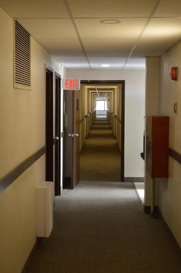 Airport Traveller'S Inn YYC 2*,  Canada